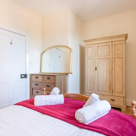 Altido Retro Castle Retreat 2Bed Apartman Edinburgh Kültér fotó