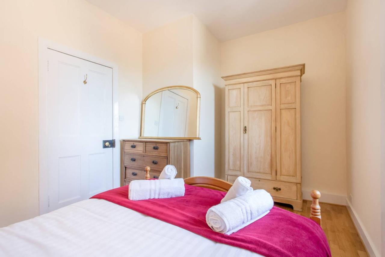 Altido Retro Castle Retreat 2Bed Apartman Edinburgh Kültér fotó