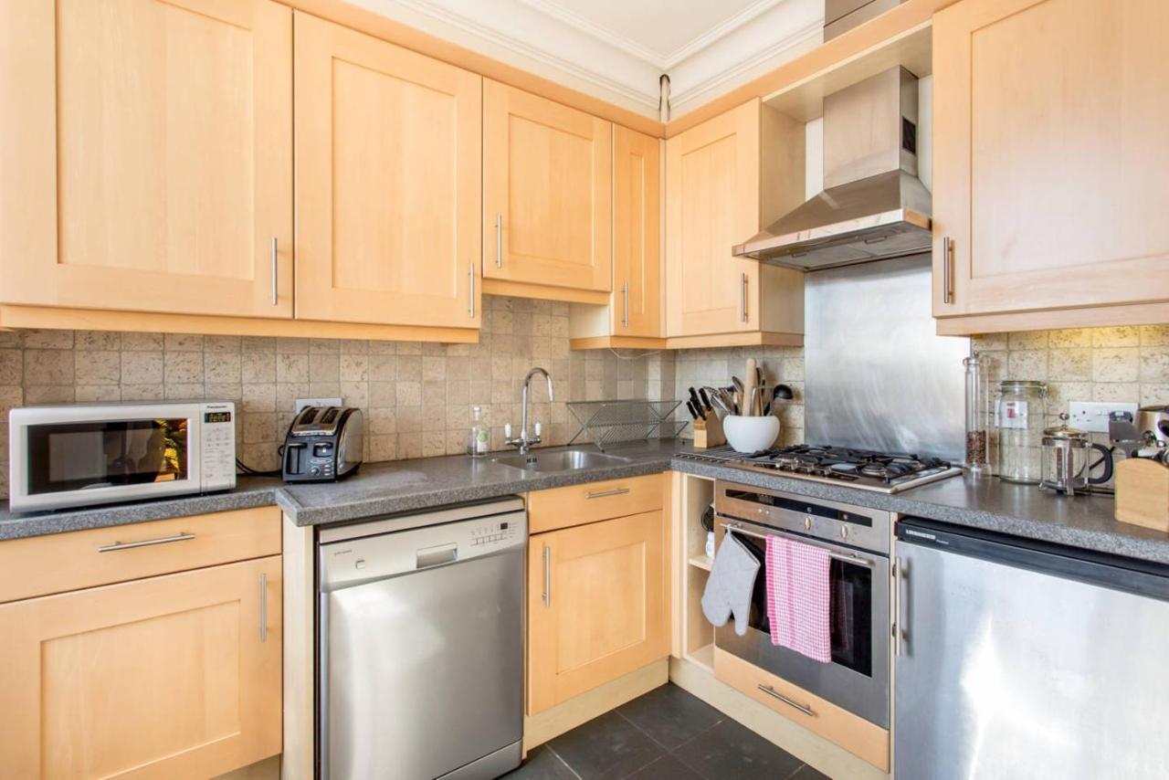 Altido Retro Castle Retreat 2Bed Apartman Edinburgh Kültér fotó