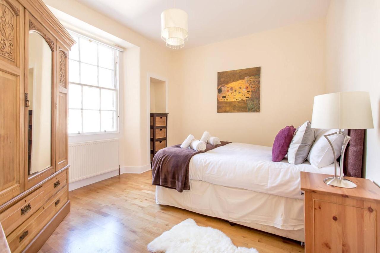 Altido Retro Castle Retreat 2Bed Apartman Edinburgh Kültér fotó