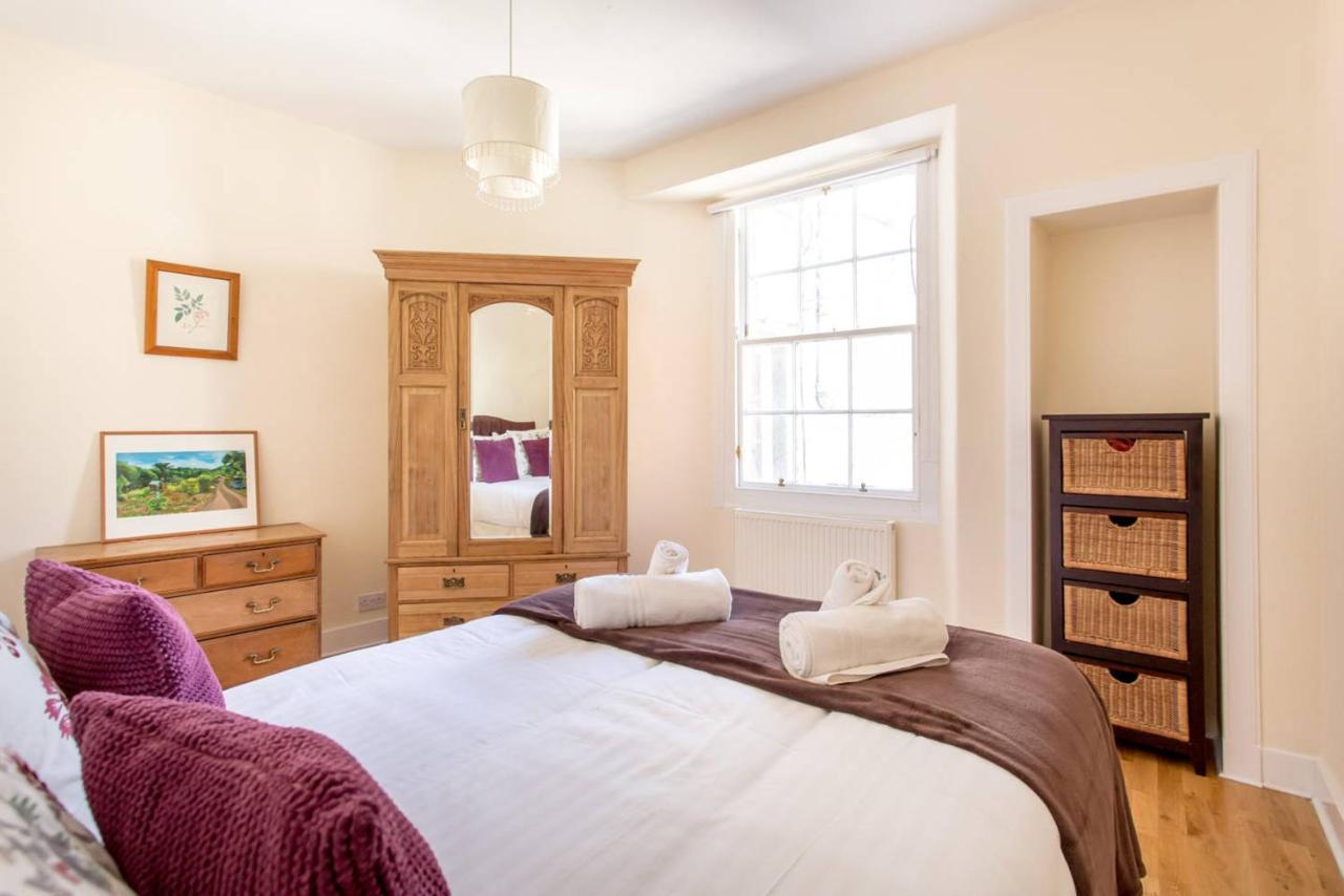 Altido Retro Castle Retreat 2Bed Apartman Edinburgh Kültér fotó