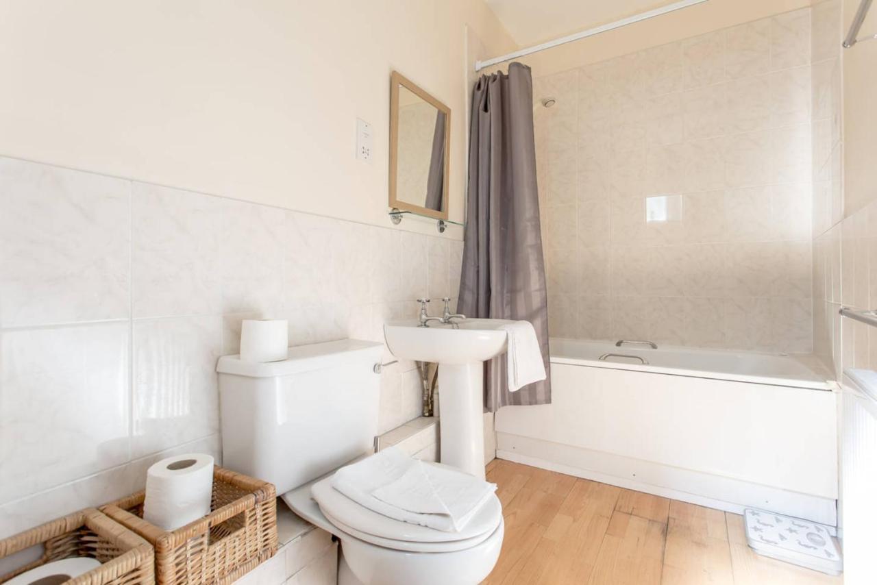 Altido Retro Castle Retreat 2Bed Apartman Edinburgh Kültér fotó